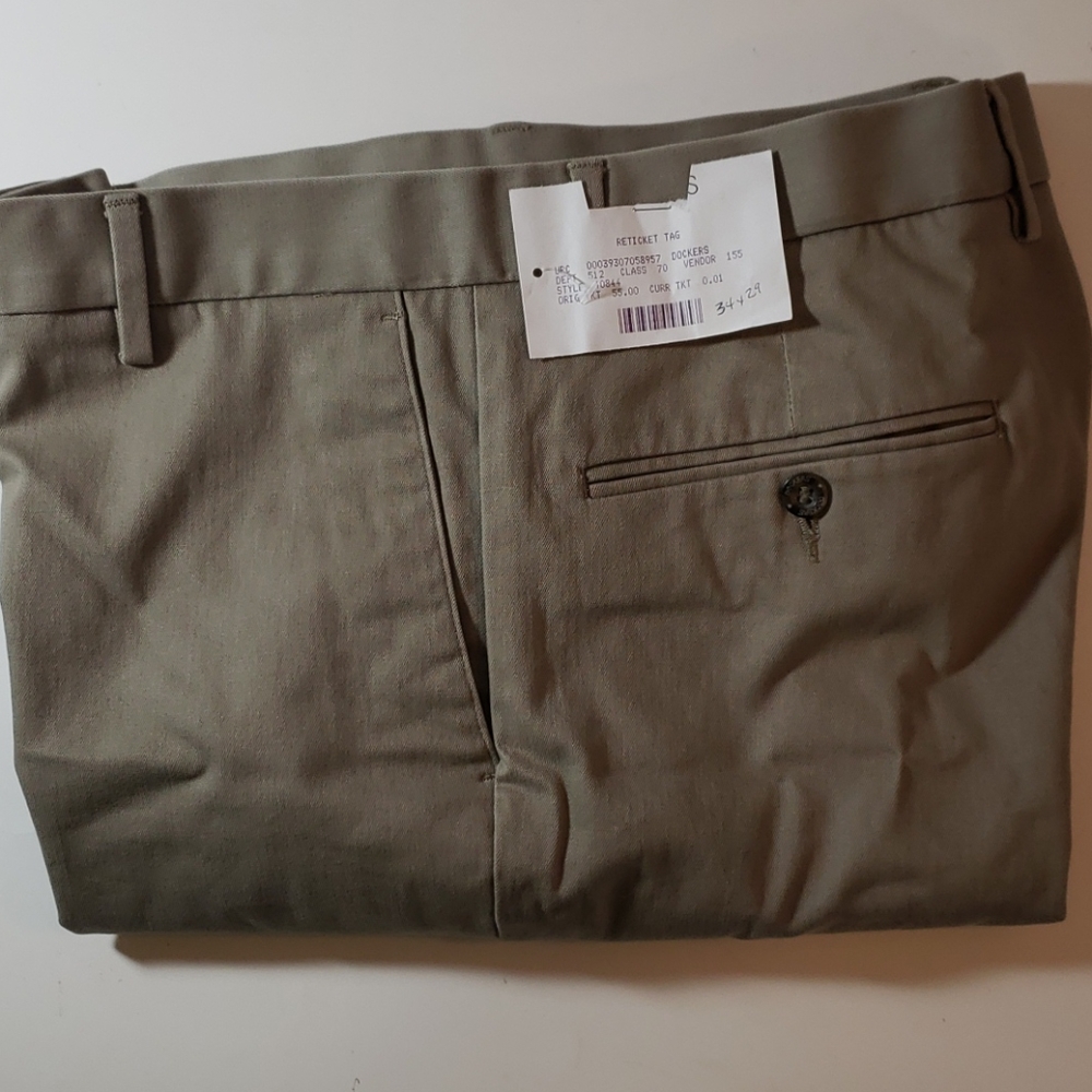 Dockers 34 x 29 Measured  Medium Tan color Flat Fr